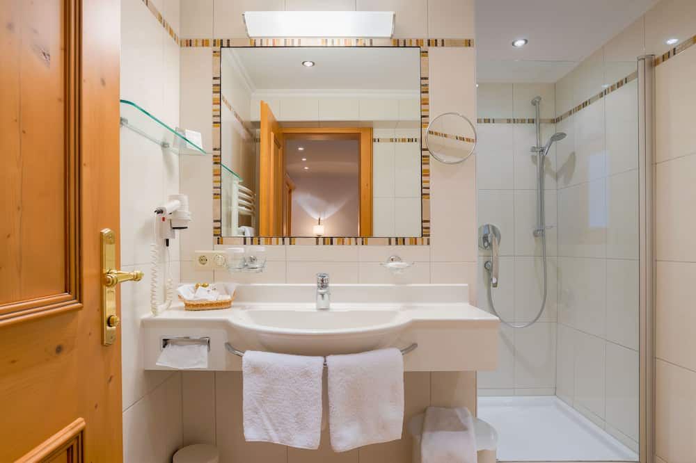 Hotel-Garni Jakober - Tux - Bad