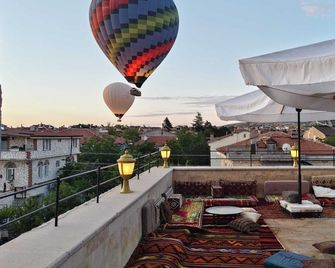 Zeppelin Cappadocia - Uchisar - Balcony