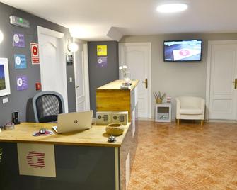 Alda Puerta Coruña - א קורונה - דלפק קבלה