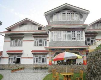 The Red Mud Chalet - Pelling
