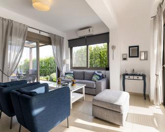 Filoxenia Villas - Gennadi - Olohuone