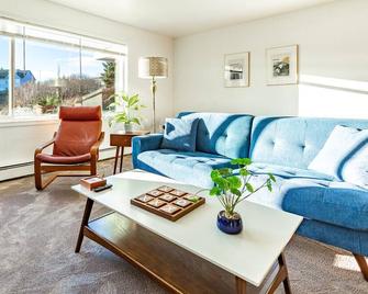 The Rogue Wave-Beach Access, Ocean Views - Kodiak