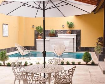Hotel Casa Danna - Colima - Pool
