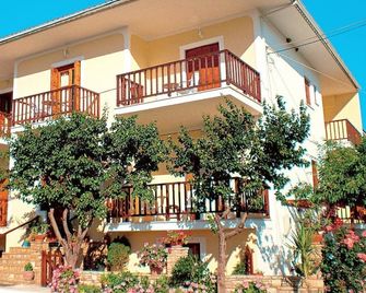 Nondas Hotel - Ireon - Gebäude
