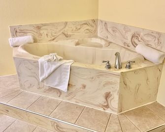 Seven Gables Inn - Branson