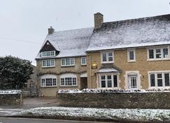 Yew Tree House - Woodstock - Building