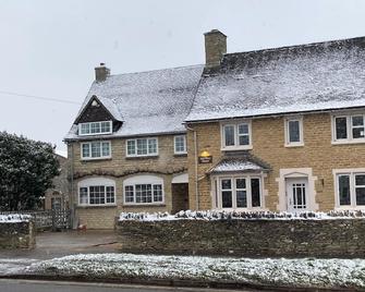 Yew Tree House - Woodstock - Building