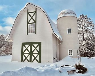 Unique Barn Home with silo near Giants Ridge - Biwabik - Edificio