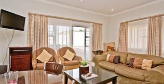 Sir Roys At The Sea - Port Elizabeth - Living room