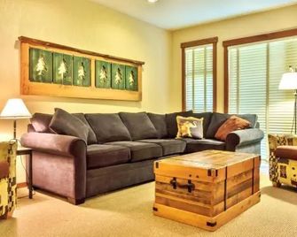 Snow Creek Cabins by Fernie Lodging Co - Fernie - Oturma odası