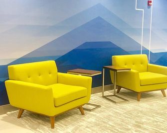 Holiday Inn Express & Suites Raleigh Airport - Brier Creek By IHG - Raleigh - Lounge