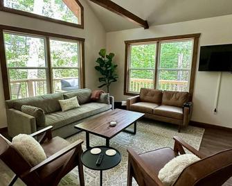 Nestled in the Woods - Campton - Sala de estar