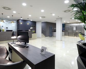Exe Zaragoza Wtc - Zaragoza - Front desk