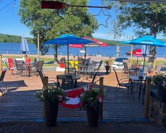 The Ash Grove Inn - Barry's Bay - Patio