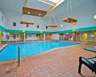 Best Value Inn & Suites Parry Sound - Parry Sound - Bazén