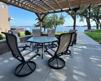 Lake House on Lake Kampeska - Perfect family getaway! - Watertown - Innenhof