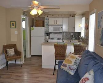 N. Wildwood cottage - Wildwood - Kitchen