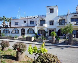 Room-spacious One Bedroom Apartment in P - Polis Chrysochous - Gebouw