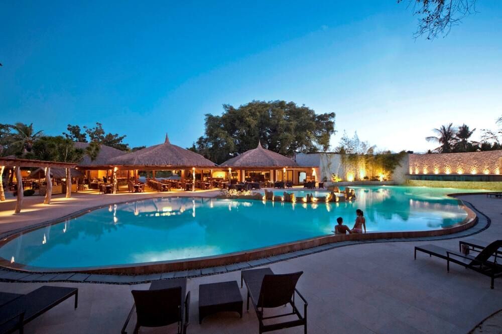 بلو ووتر ماريباجو بيتش ريزورت