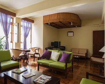 Aparthotel Avenida - Mindelo - Living room
