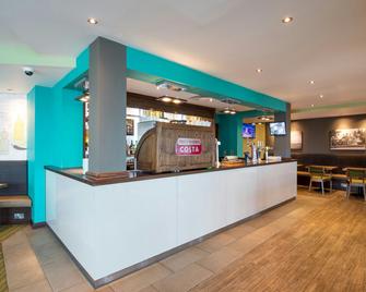 Premier Inn Exmouth Seafront - Exmouth - Recepce