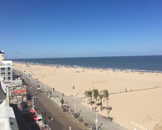 Direct Oceanfront Boardwalk One Studio with kitchen - Ocean City - Strand