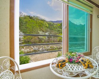 Danyang Sangseonam Fragrance Pension - Condado de Danyang - Balcón