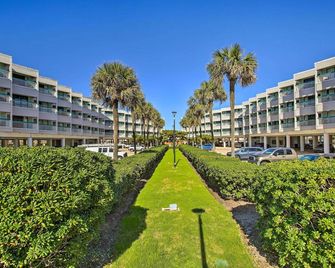 Beach Access! Resort Condo 3 Mi to Moody Gardens - Galveston