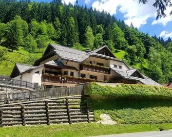 Apartments Pod Macesnovo Streho - Robanov Kot - Building