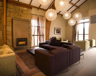 Golden Gate Hotel And Chalets - Clarens - Living room