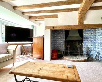 Walnut Tree House - Littlehampton - Вітальня