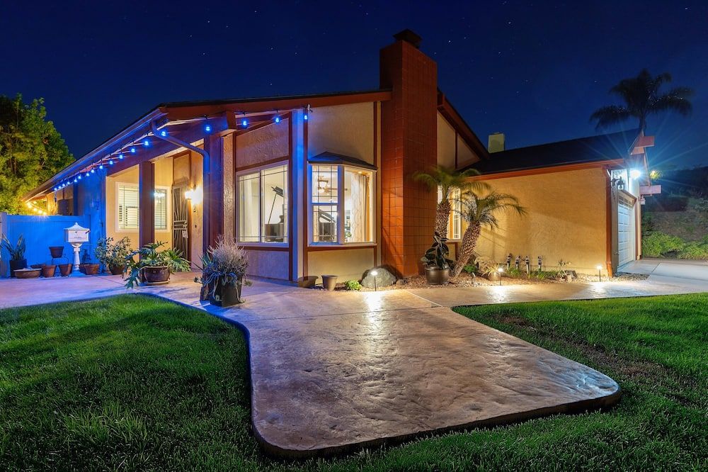 San Diego 4-Bedroom Home With Pool And Jacuzzi - סן דייגו - בניין