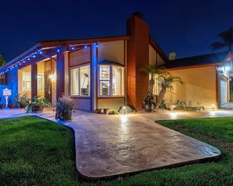 San Diego 4-Bedroom Home With Pool And Jacuzzi - סן דייגו - בניין