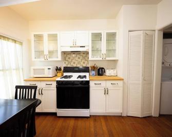 Gorgeous Upper Flat in Historic Berkeley Queen Anne Duplex - Berkeley - Küche