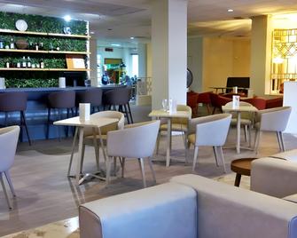 Marina Hotel - איה נאפה - בר