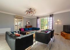Maison Carrosse - A 20min de Bordeaux - Martillac - Oturma odası