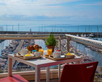 Ibis Budget Menton - Menton - Balcony