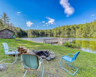 500 acre historic property w/private fishing lake, skiing + all-season fun - Londonderry - Patio