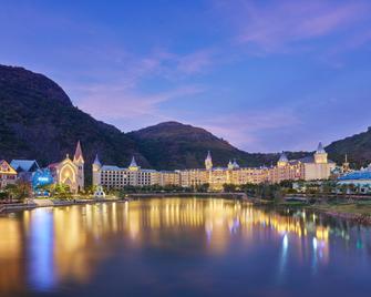 DoubleTree by Hilton Yingde Resort - Qingyuan - Edificio