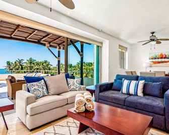 Charming condo with ocean-view, pool & balcony - Nuevo Vallarta - Sala de estar