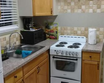 Small's Cozy Rest Dock, Bonefishing - آليس تاون - مطبخ