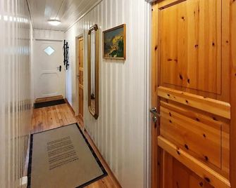 8 person holiday home in Sundlandet - Kyrksæterøra - Hallway