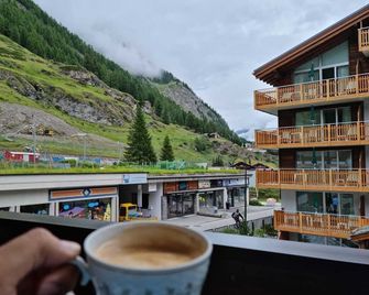 Pravara Cottages - Manali - Balcón