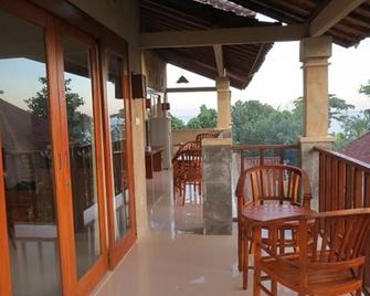 بالي ساري هوم ستاي - Abang - شرفة