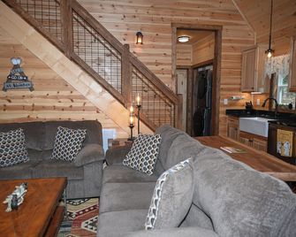 Brand New Mountain View Cabin Close To The Folk School With Gas Fire Pit & Hot Tub - Brasstown - Sala de estar