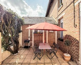 Amazing Home In Péronne With Kitchen - Peronne - Патіо