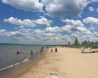 Lakefront Family Retreat with Grill Steps to Beach! - Gary - Beach