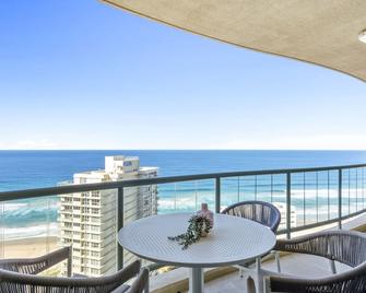 Sun City, 4 Bedroom Ocean View Family Apartment - Kids Stay Free - סרפרז פרדייז - מרפסת