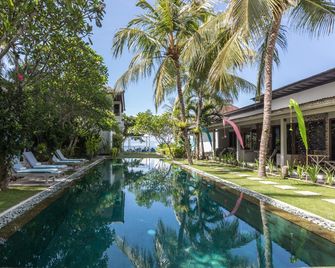 Aquaria Eco Resort - Manggis - בריכה