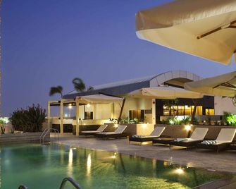 نوفوتيل سويتس دبي مول الإمارات - دبي - حوض السباحة